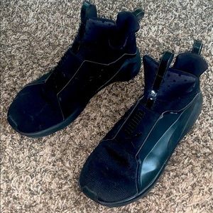 Puma tennis shoes 7.5